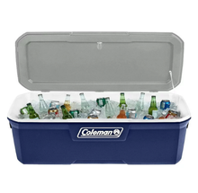 HIELERA COLEMAN 150 QT, TAPA CON MOLDE PORTAVASOS Y ASAS, AZUL C/ GRIS