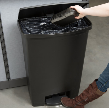 CONTENEDOR DE PEDAL STREAMLINE STEP ON RESINA FRONT STEP, 24 GAL